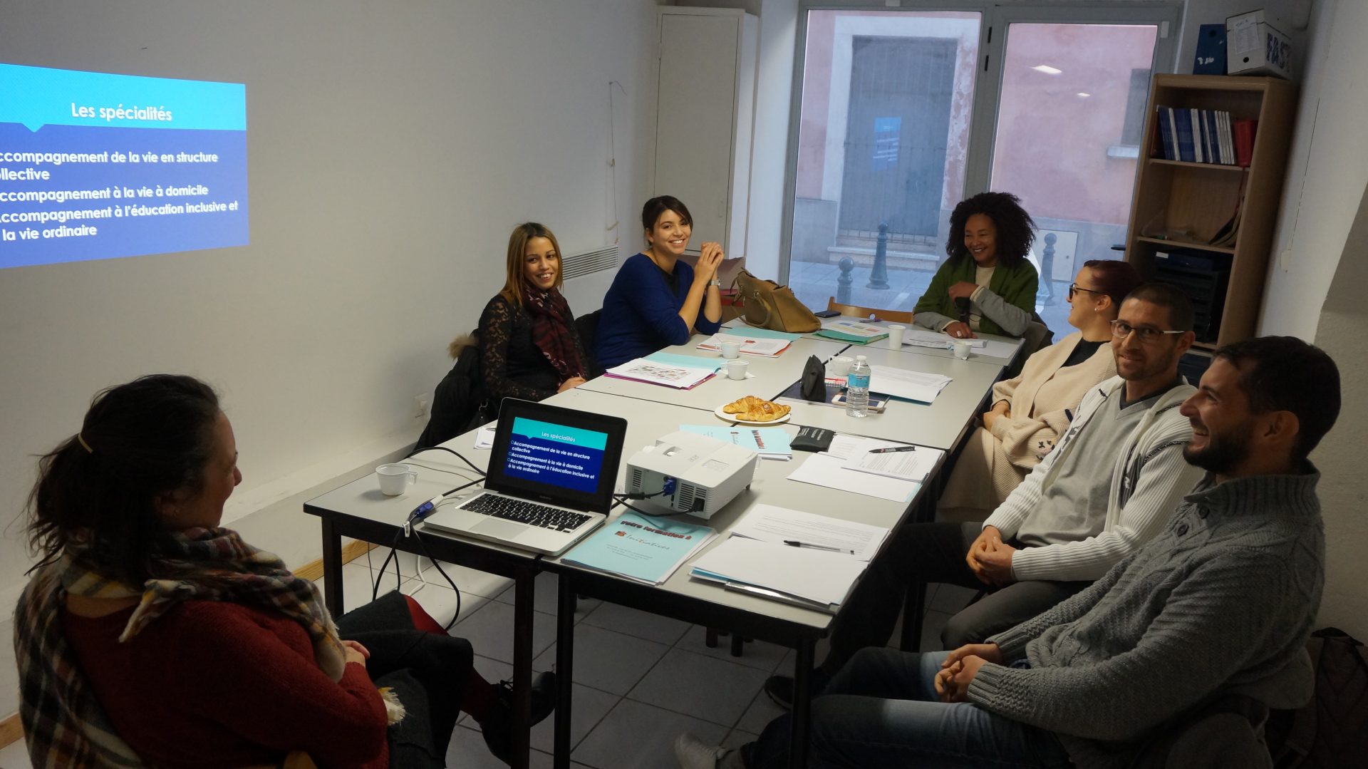 Formation AES : Accompagnant Éducatif Et Social – INITIATIVES